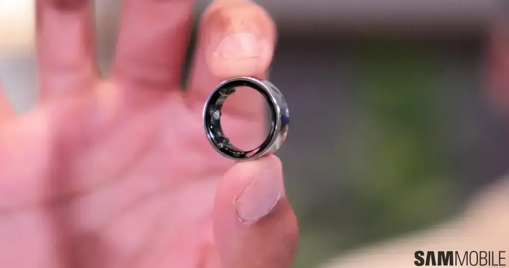 Cuidado: anel Galaxy Ring preso no dedo por bateria inchada