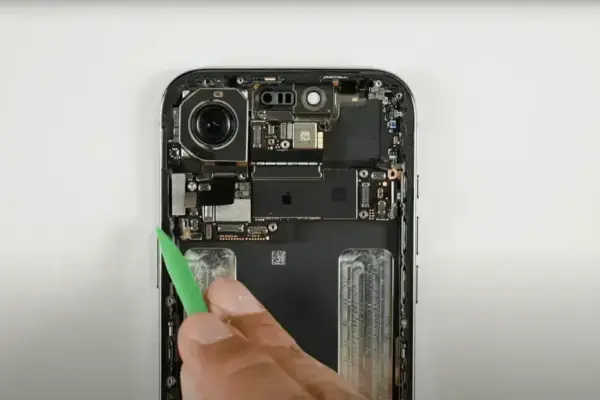 iPhone Air 2025: Um Teardown Surpreendentemente Fácil de Reparar