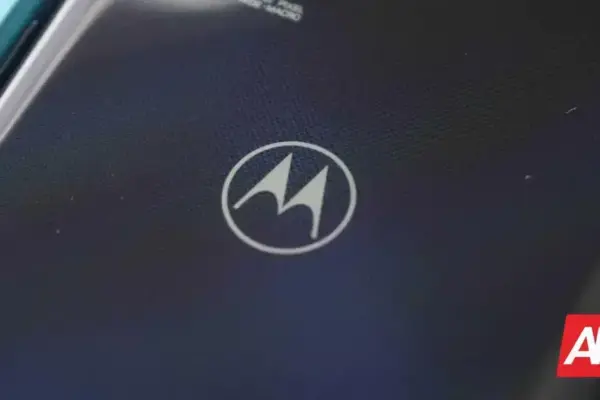 Motorola inicia a atualização para Android 16 em modelos selecionados