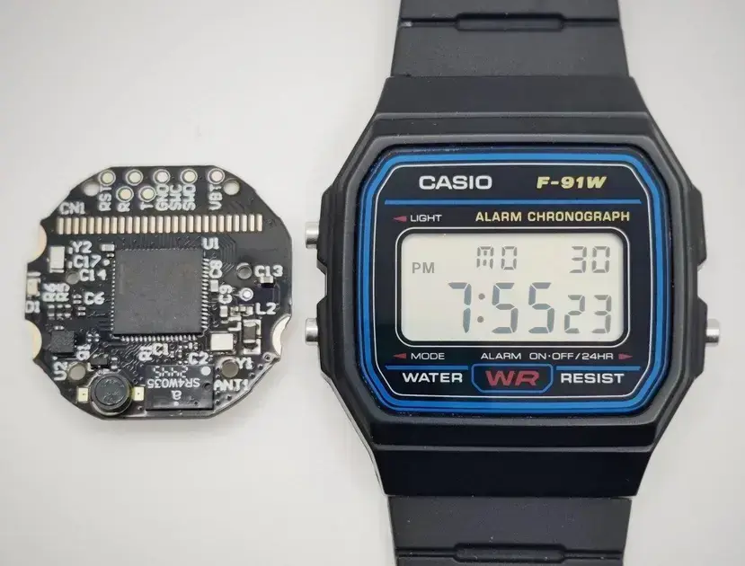 Ollee F-91W: CASIO F-91W改スマホリンク、コンプリート品 Ollee Watch revitaliza o clássico Casio F-91W com recursos modernos
