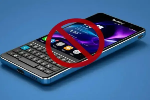 Reinventando o smartphone: Criador conecta teclado BlackBerry ao Galaxy Z Flip 5
