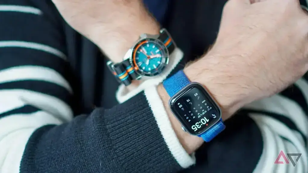 A experiência de usar um relógio tradicional e um smartwatch juntos