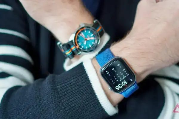 A experiência de usar um relógio tradicional e um smartwatch juntos