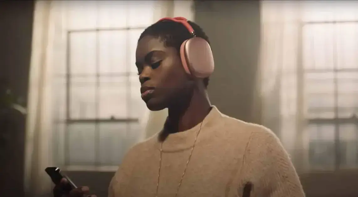 Apple lança atualização de firmware 8A358 para AirPods com melhorias