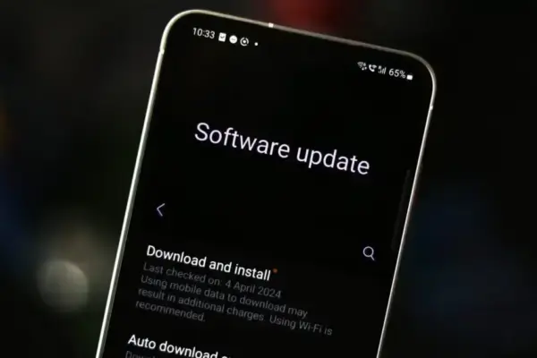 Galaxy S24 recebe primeiro update de segurança após One UI 8.0