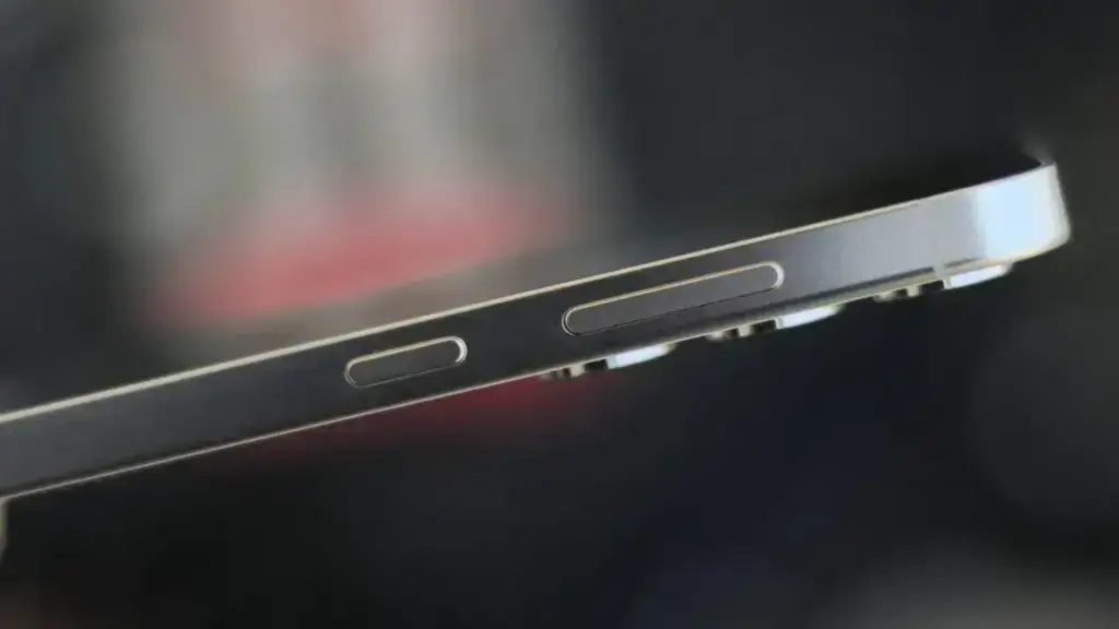 Galaxy Z Flip 7: O que ele oferece frente ao Galaxy S24?