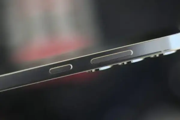 Galaxy Z Flip 7: O que ele oferece frente ao Galaxy S24?