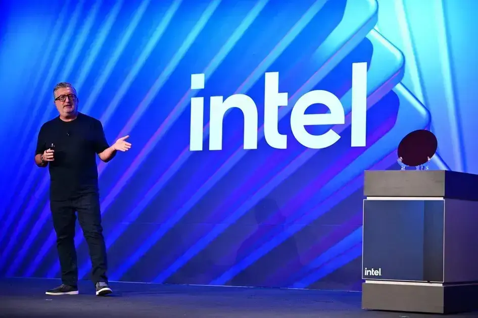 Mudanças na estratégia da Intel sobre contribuições open source e novidades no Ubuntu 25.10