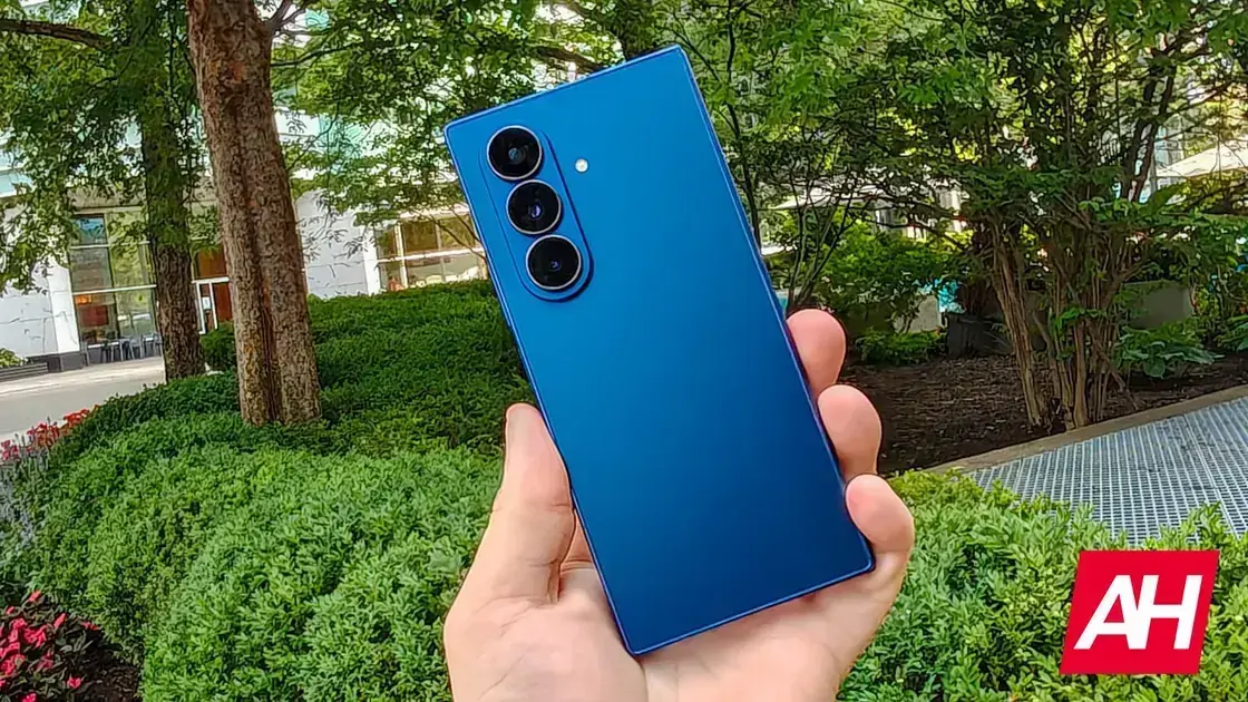 O que há de novo nos smartphones dobráveis: Galaxy Z Fold 7 e Motorola Razr Ultra 2025 1 O que há de novo nos smartphones dobráveis: Galaxy Z Fold 7 e Motorola Razr Ultra 2025