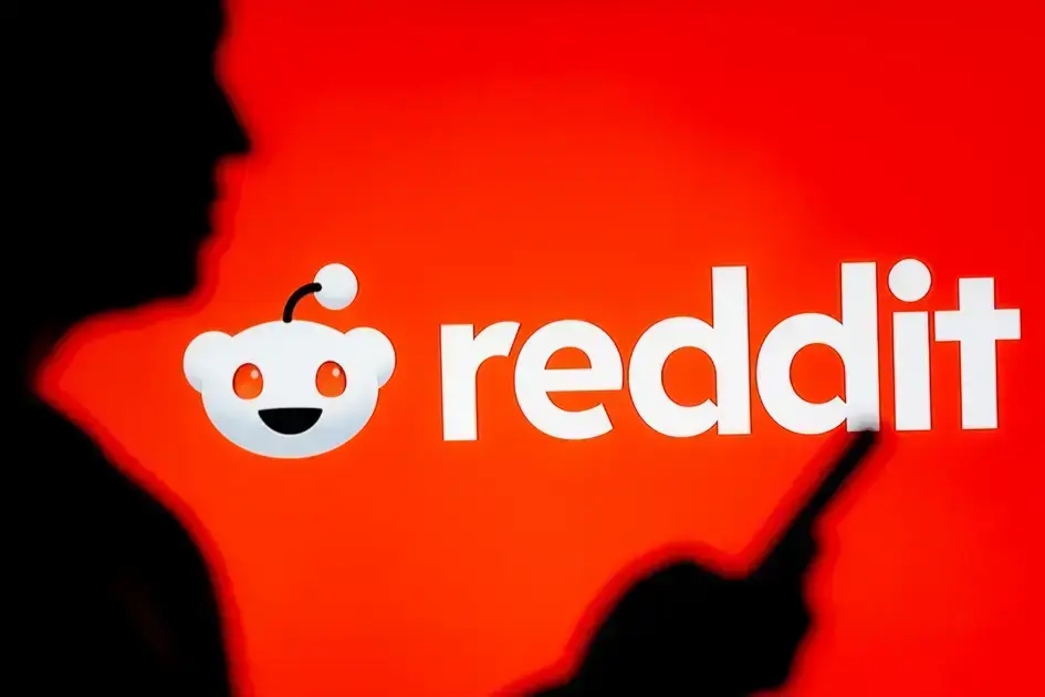 Reddit reduz equipe e adota IA para moderar conteúdos e suportar operações