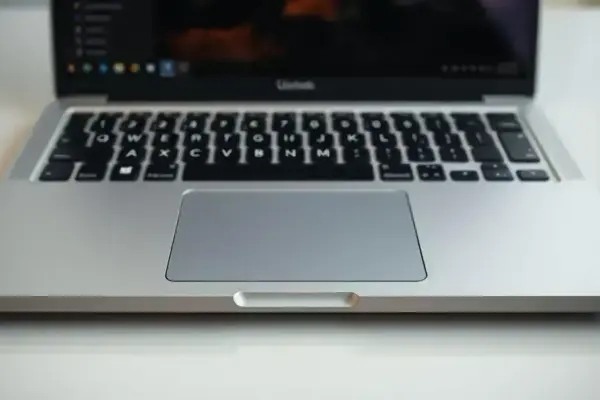 Samsung prepara Galaxy Book com touchpad centralizado para melhor ergonomia