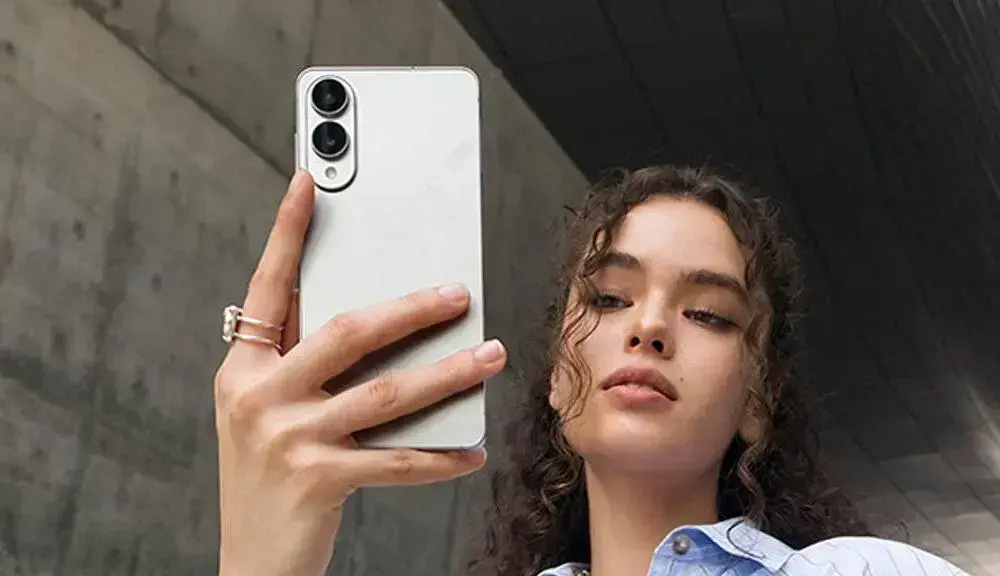 Samsung prepara lançamento de smartphone ultra fino com tela AMOLED 120Hz 1 Samsung prepara lançamento de smartphone ultra fino com tela AMOLED 120Hz