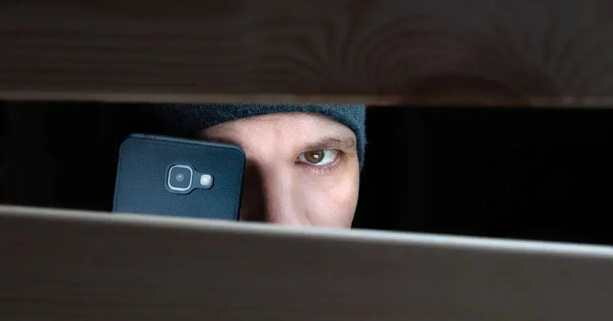 Como Proteger seus Direitos se Suspeitar que Estão Filmando Você 1 Como Proteger seus Direitos se Suspeitar que Estão Filmando Você