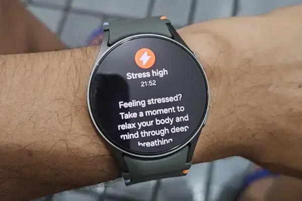 Galaxy Watch enfrenta problemas com notificações de estresse após atualização One UI 8