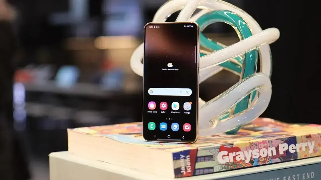 O Compakt King: Por que o Galaxy S22 ainda brilha em 2025