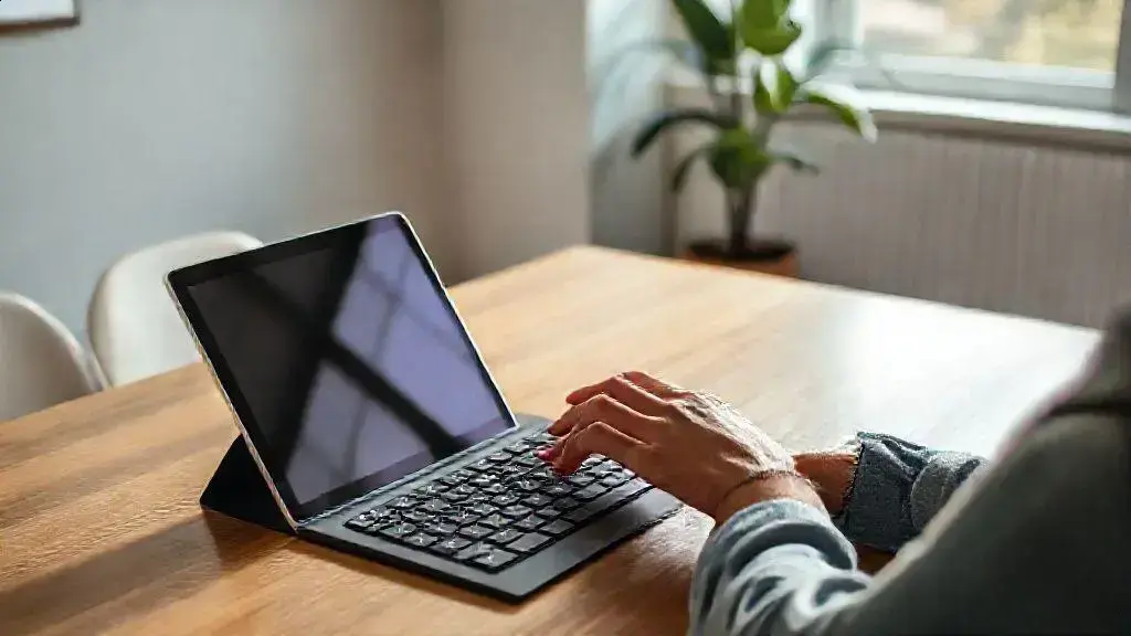 Por que o kit iPad A16 por $450 é superior a muitos Chromebooks baratos