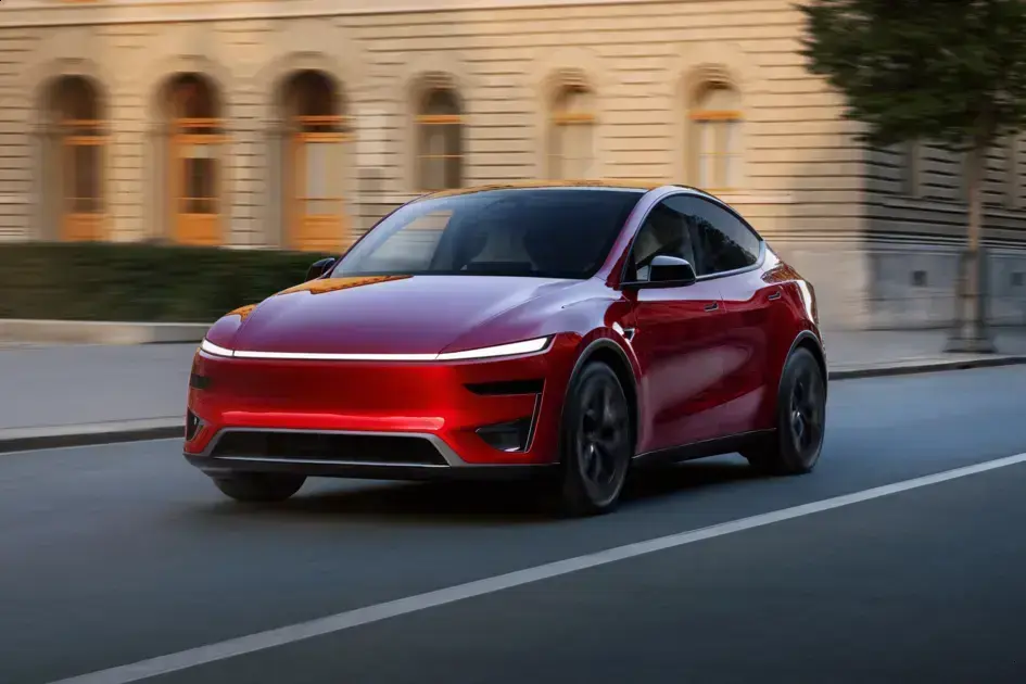 Tesla pode adotar Apple CarPlay após testes internos