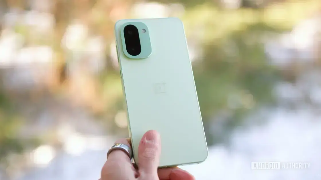 Análise do OnePlus 15R: Um smartphone decepcionante em 2025