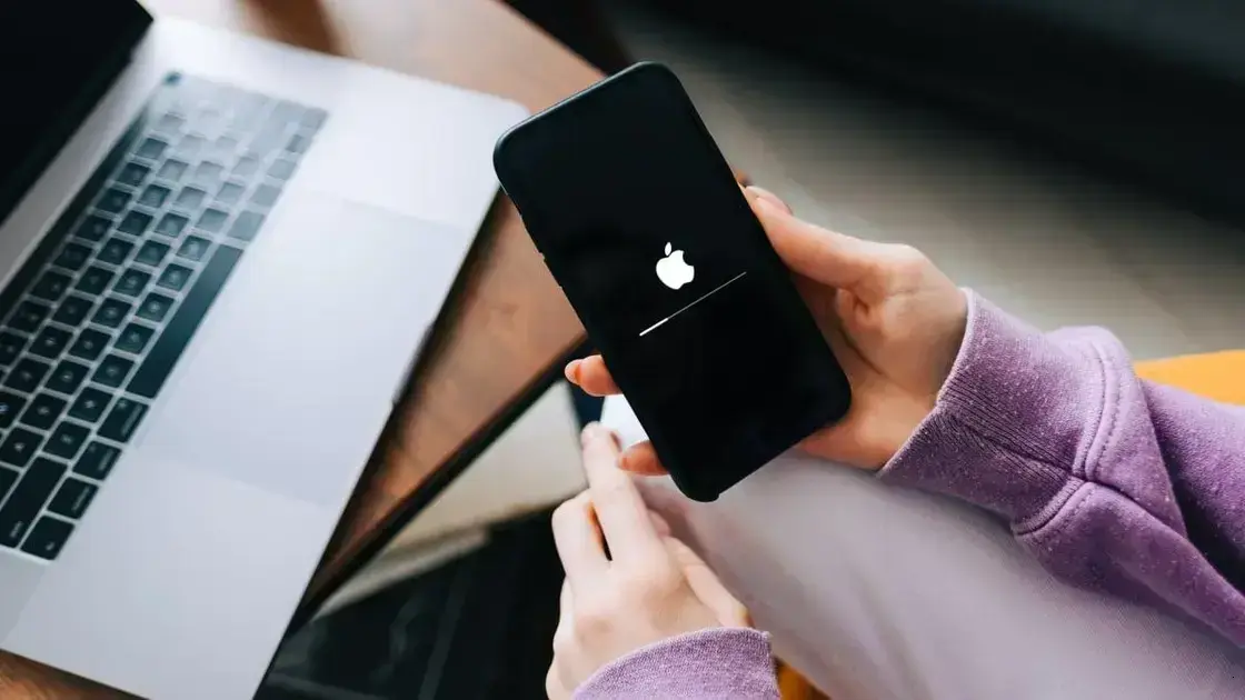 Atualize para iOS 26.2 e proteja seu iPhone contra golpes no FaceTime 1 Atualize para iOS 26.2 e proteja seu iPhone contra golpes no FaceTime