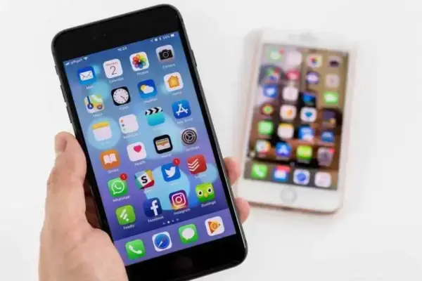 Entenda como o iOS 26 afeta a atualização de modelos de iPhone