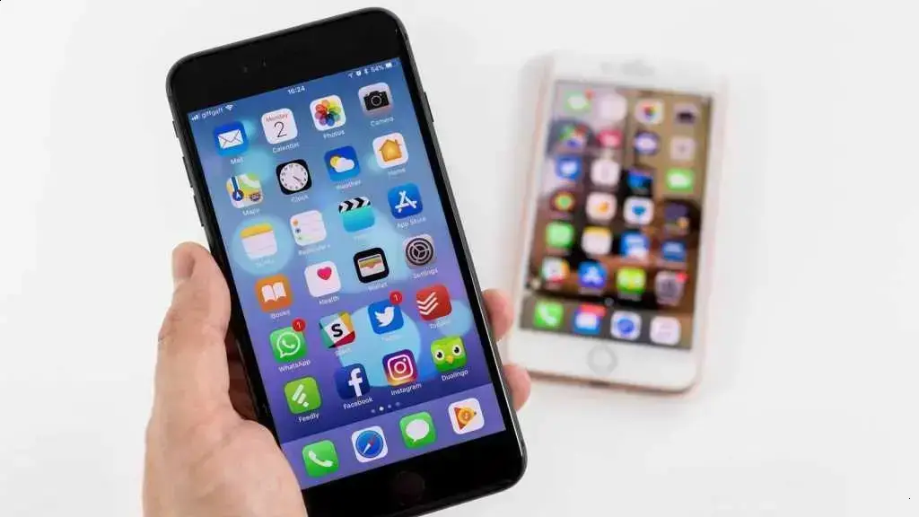 Entenda como o iOS 26 afeta a atualização de modelos de iPhone