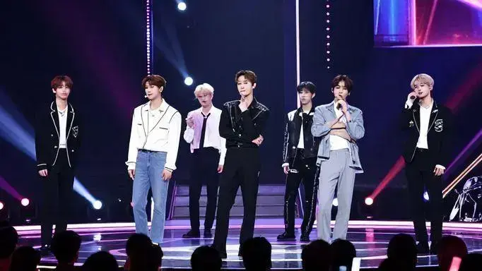 Estrelas de KPop fazem estreia no The Tonight Show com Jimmy Fallon