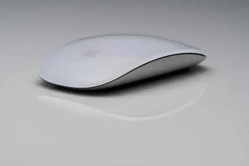 Magic Mouse: Entre a Elegância e a Ergonomia