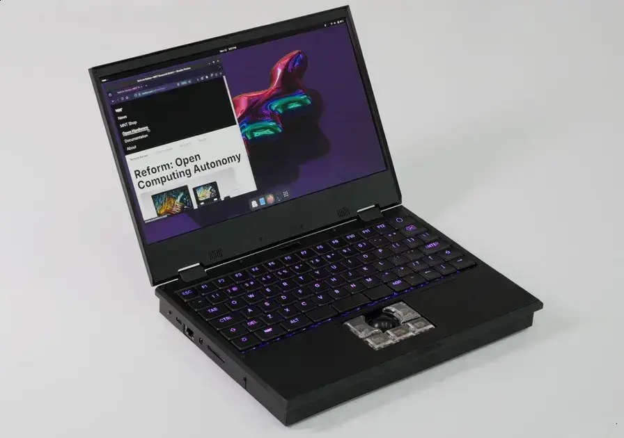 MNT Reform Motherboard 3.0: Velocidade PCIe e Carregamento USB-C em um Notebook Modular