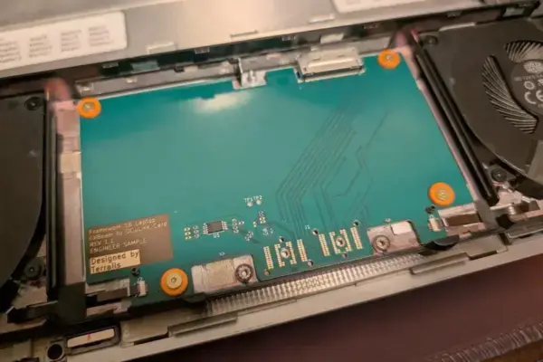 Módulo de expansão OCuLink transforma o Framework Laptop 16 em potência gráfica