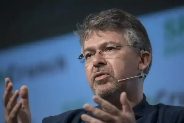 Mudanças na liderança da Apple marcam nova fase na Inteligência Artificial