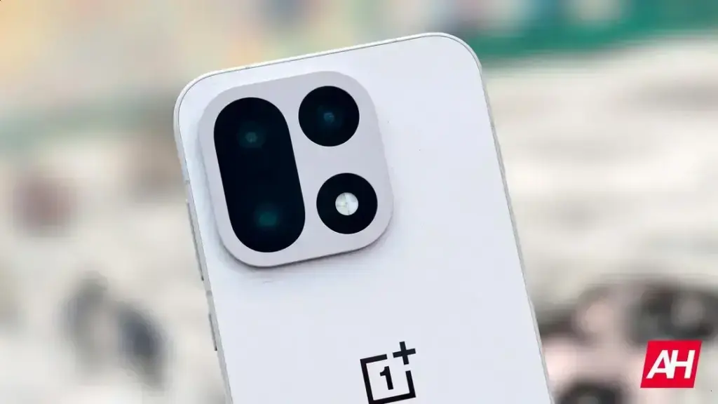 OnePlus 15: Polêmica de Censura Política na Assistente de IA Global