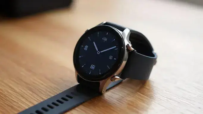 Samsung pode ter pausado atualização One UI 8 para Galaxy Watch 4