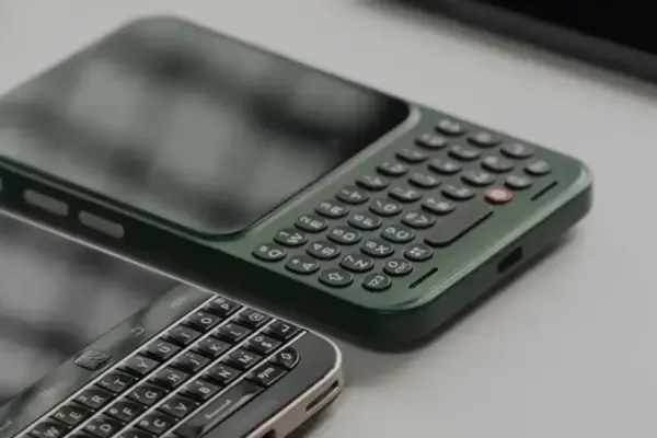 Clicks Communicator: O Retorno dos Smartphones com Teclado Integrado
