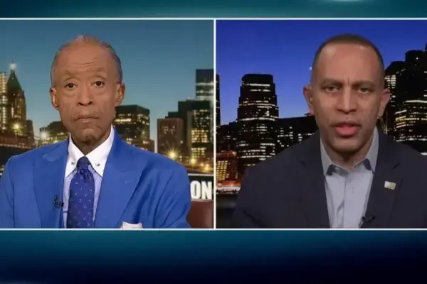 Hakeem Jeffries defende Don Lemon após prisão não justificada por autoridades