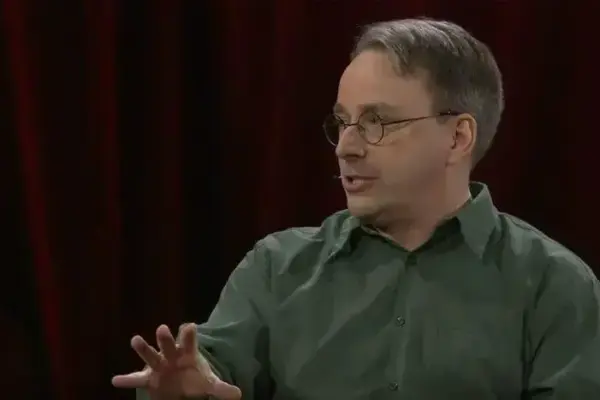 Linus Torvalds defende neutralidade da documentação Linux contra polêmica da IA