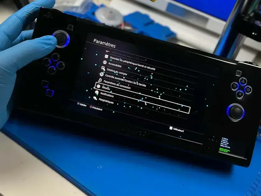 Modder apresenta console portátil PlayStation 4 com tela OLED de 7 polegadas