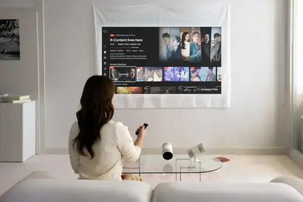 Samsung apresenta o projetor Freestyle+: mais brilho e praticidade