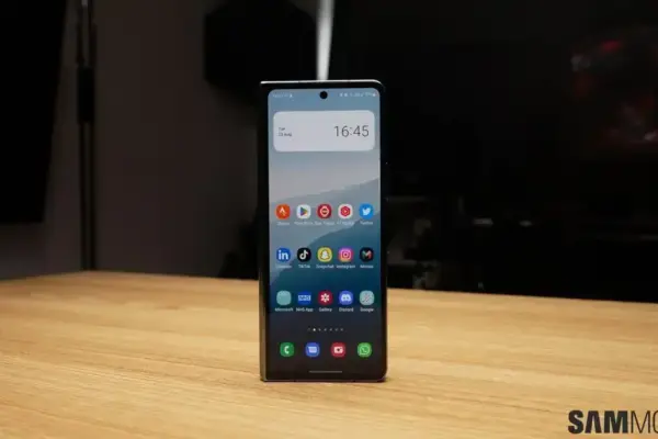 Samsung avança nos testes do One UI 8.5 para Galaxy Z Fold 4 e Flip 4