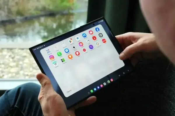 Samsung lança nova atualização de firmware para o Galaxy Z TriFold