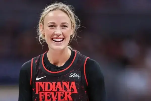 Sophie Cunningham aventura no mundo do entretenimento com 3 Arts Sports