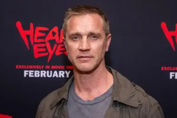 Devon Sawa se junta ao elenco de Coven Academy da Disney