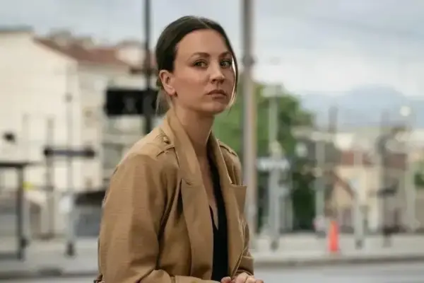 Kaley Cuoco e a nova série de mistério "Vanished" no MGM+