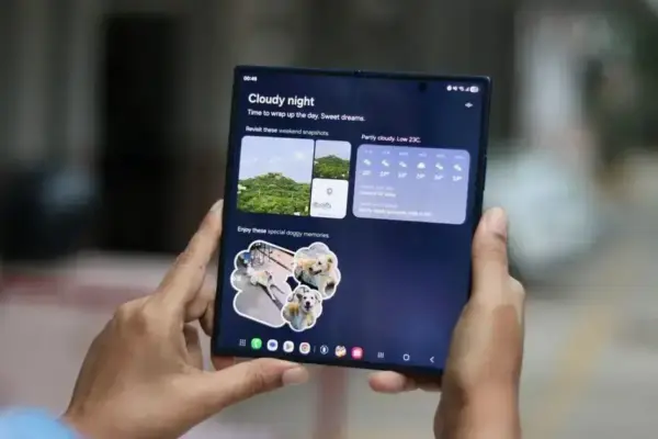 Samsung pode lançar Galaxy Wide Fold para competir com iPhone dobrável