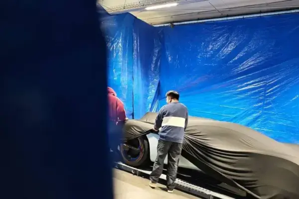 Xiaomi surpreende com supercarro em Barcelona antes do MWC 2026