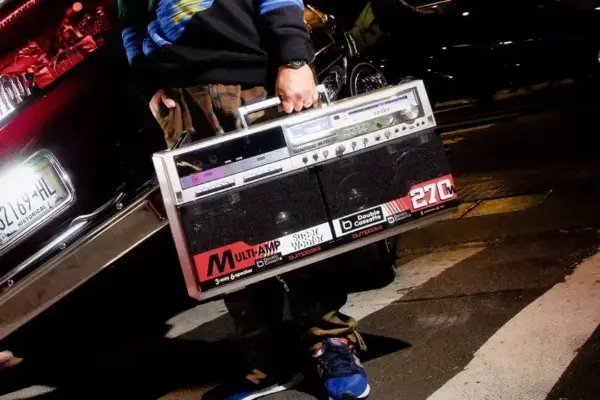 Bumpboxx BB-777: O Boombox Retro Que Revoluciona o Áudio