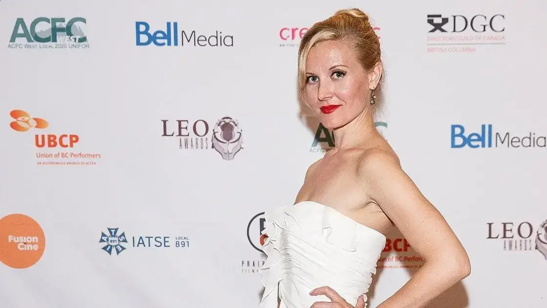 Carrie Anne Fleming, atriz de Supernatural, falece aos 51 anos