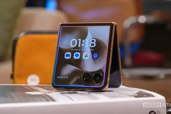 Motorola domina 50% do mercado de dobráveis nos EUA, aponta IDC