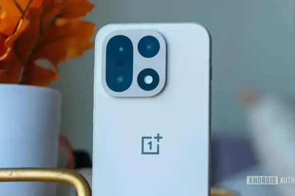 OnePlus 16 pode trazer periscópio 200MP e apostar em zoom potente