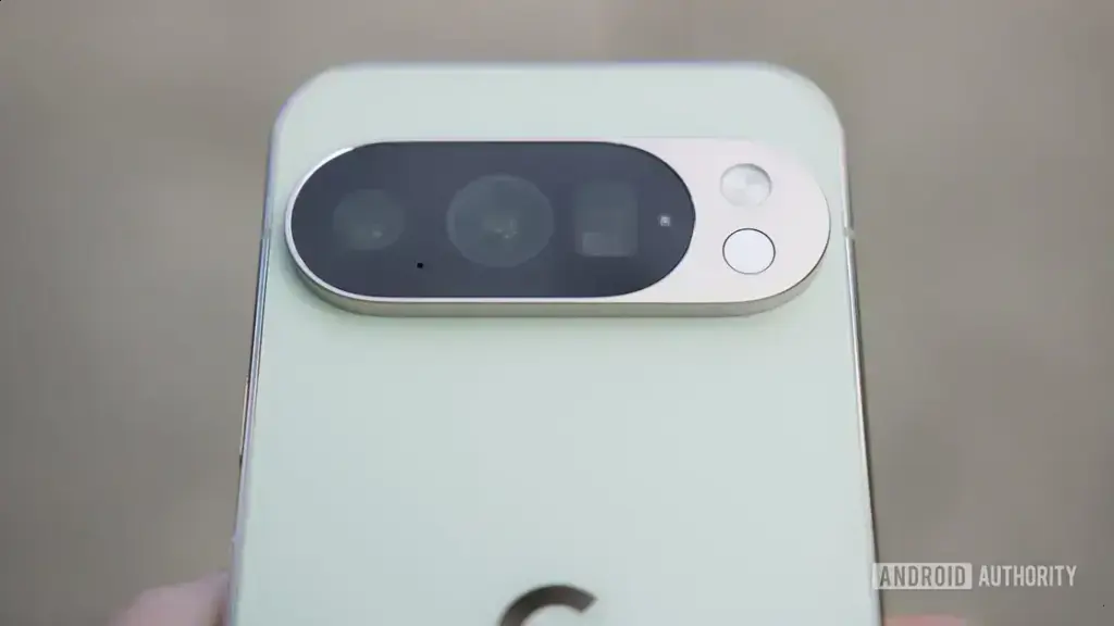 Problemas com a lanterna do Pixel 10 Pro causam preocupações de danos