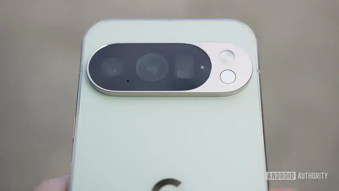 Problemas com a lanterna do Pixel 10 Pro causam preocupações de danos